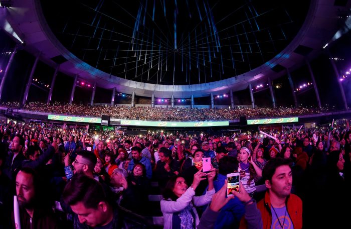 Concejal de Viña del Mar pide evaluar fin de contratos y concesiones del Festival tras caída de artistas Concejal de Viña del Mar pide evaluar fin de contratos y concesiones del Festival tras caída de artistas