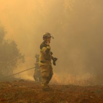 Decretan alerta roja para la Región de La Araucanía por incendios simultáneos