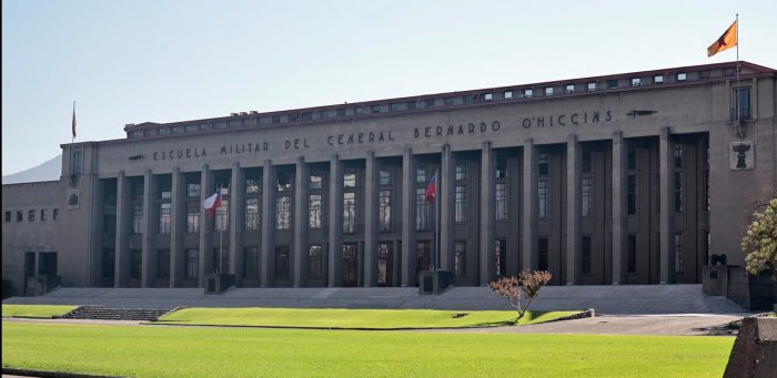 Casi una treintena de estudiantes de la Escuela Militar se encuentran hospitalizados tras presentar cuadro respiratorio agudo Casi una treintena de estudiantes de la Escuela Militar se encuentran hospitalizados tras presentar cuadro respiratorio agudo