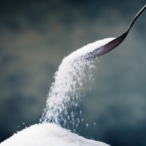 Nutricionista explica los peligros para la salud del azúcar añadida y cómo reducirla