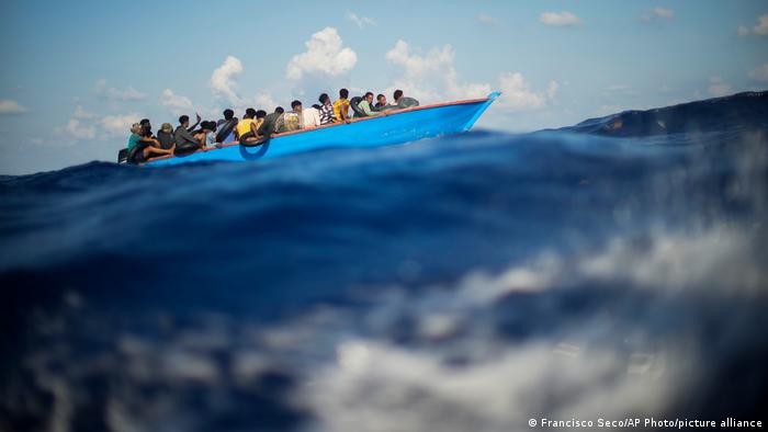 Rescatan embarcación frente a Lampedusa: hallan ocho muertos y 42 supervivientes Rescatan embarcación frente a Lampedusa: hallan ocho muertos y 42 supervivientes