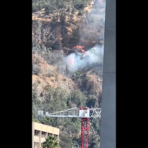 Incendio forestal afecta ladera sur del Cerro San Cristóbal