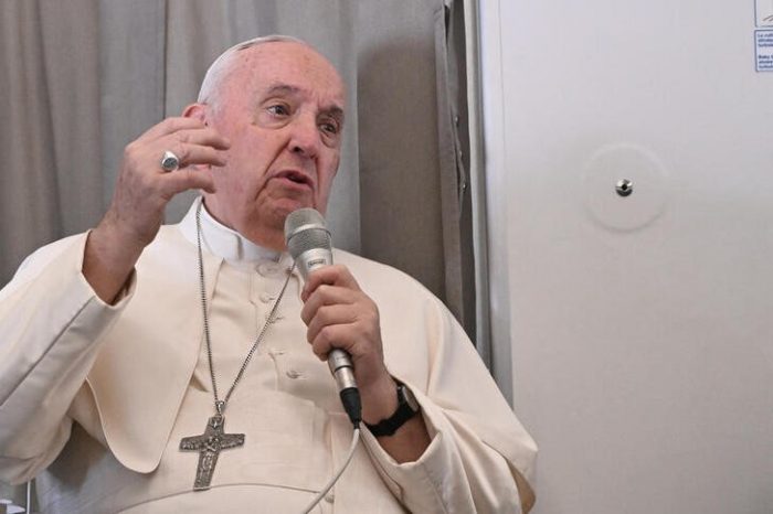 Papa Francisco dice que leyes que criminalizan a las personas LGBT son un «pecado» y una injusticia