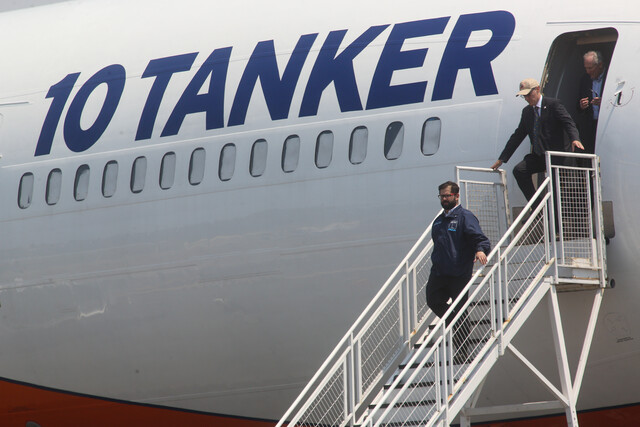 Presidente Boric recibe avión 