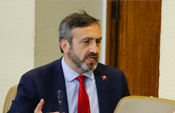 Conaf denuncia a diputado Pulgar ante la DGAC por utilizar dron durante incendio forestal en el Maule Conaf denuncia a diputado Pulgar ante la DGAC por utilizar dron durante incendio forestal en el Maule