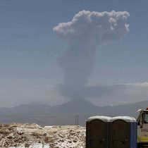 Sernageomin mantiene Alerta Naranja en volcán Láscar por «domo de lava» al interior del cráter