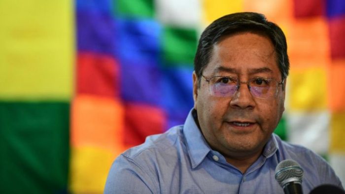 Para evitar colapso financiero, Luis Arce ordena polémica estatización de fondos de pensiones bolivianos