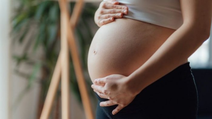 Qué es el «baby brain», la pérdida de memoria y confusión mental que algunas mujeres experimentan en el embarazo (y por qué no es tan malo como parece)
