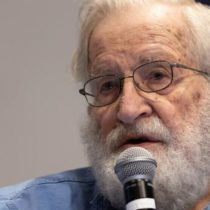 Noam Chomsky: «Las guerras culturales han mantenido a raya a la base popular»