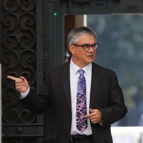 Ministro Mario Marcel asevera que «la banca chilena se encuentra sólida» en medio de desplomes financieros externos