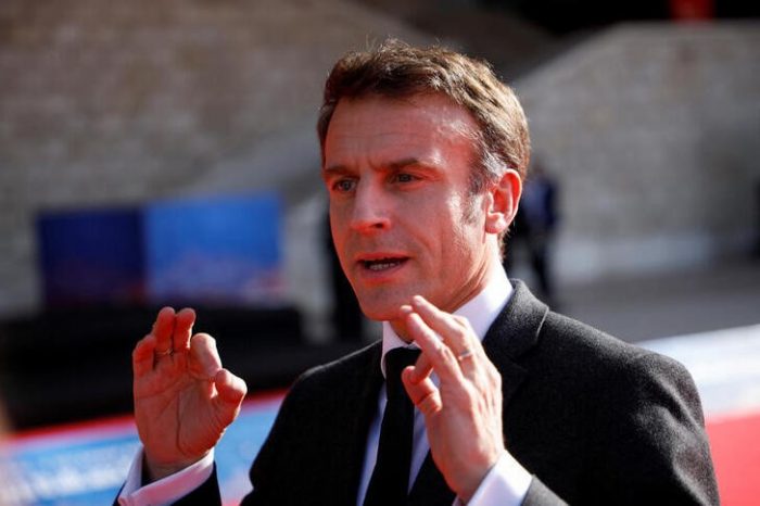 El Gobierno de Macron afrontará dos mociones de censura por las pensiones