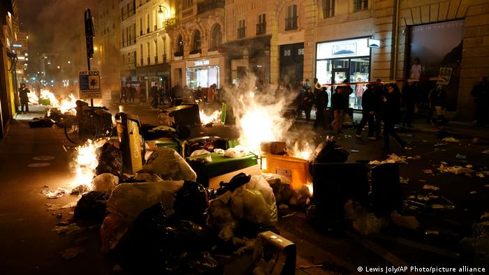 Protestas en París por reforma de pensiones culminan con más de 200 detenciones Protestas en París por reforma de pensiones culminan con más de 200 detenciones