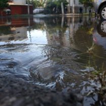 Rotura de matriz de agua en Maipú genera inundaciones y socavón en sector de La Farfana