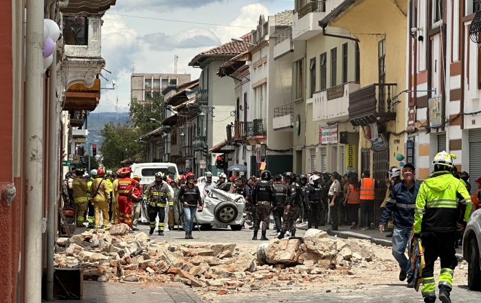Sismo magnitud 6,5 deja al menos doce fallecidos en Ecuador