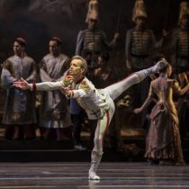 Tras largo conflicto laboral, Teatro Municipal informa la salida del director del Ballet de Santiago