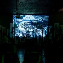 Artista Voluspa Jarpa exhibe la memoria esquiva del 18-O en exposición en el GAM